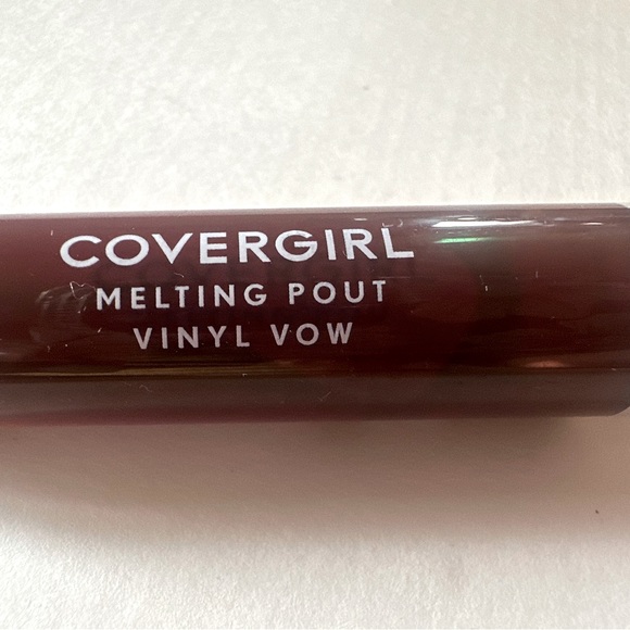 COVERGIRL  Melting Pout Vinyl Vow #230 Get into it Vas-y - Picture 2 of 4